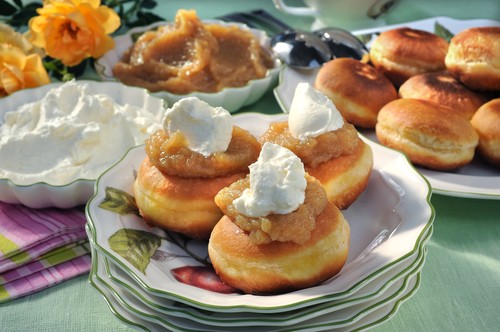 Friedcakes with Apple Purée and Cream