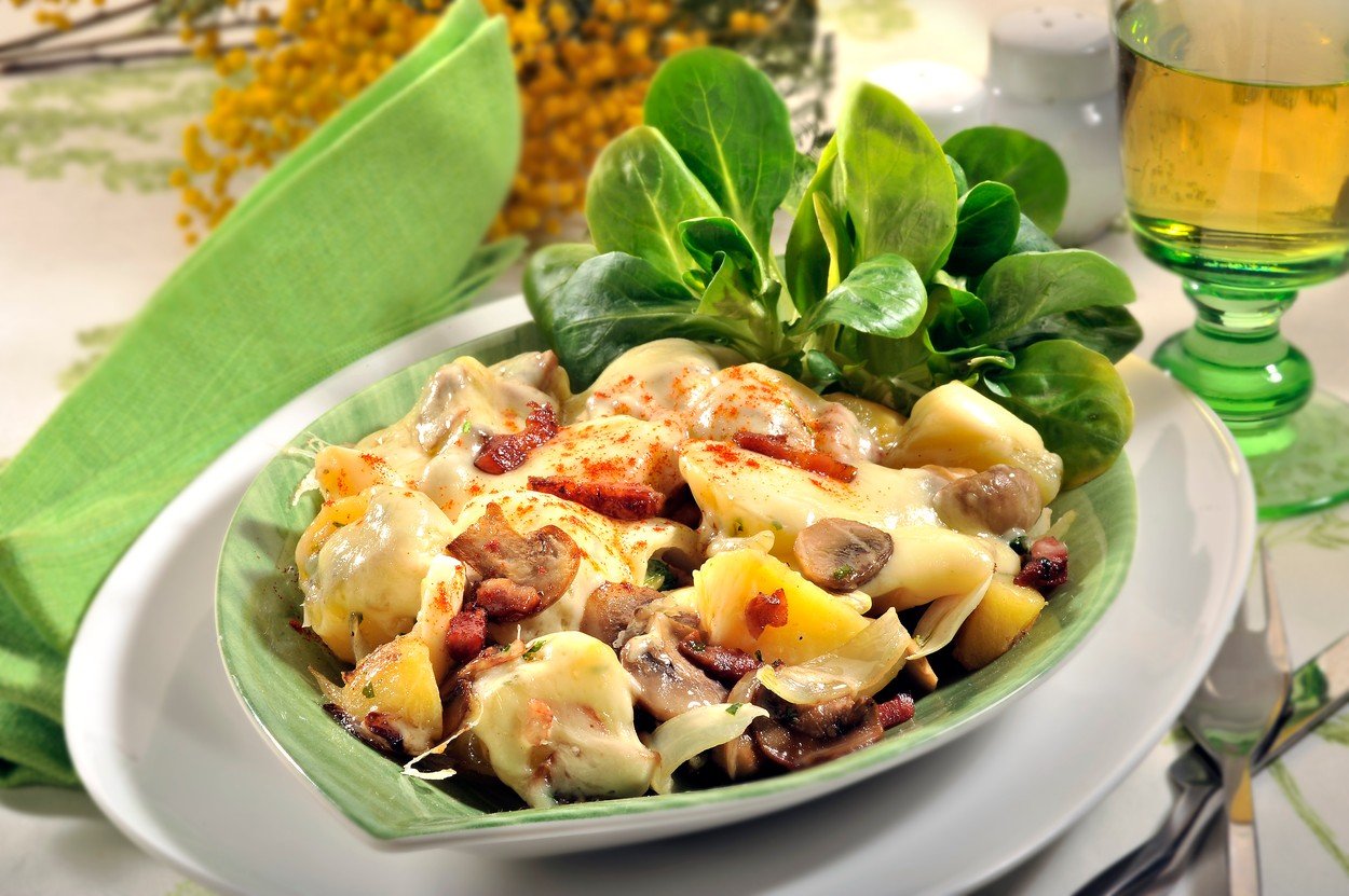 Potatoes with Bacon, Mushrooms and Cheese