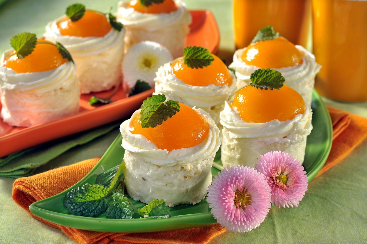 Mini Cakes with Apricots