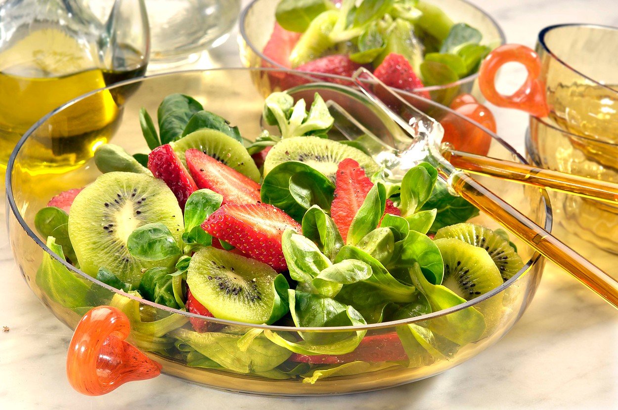 Lamb’s Lettuce Salad with Strawberries and Kiwi