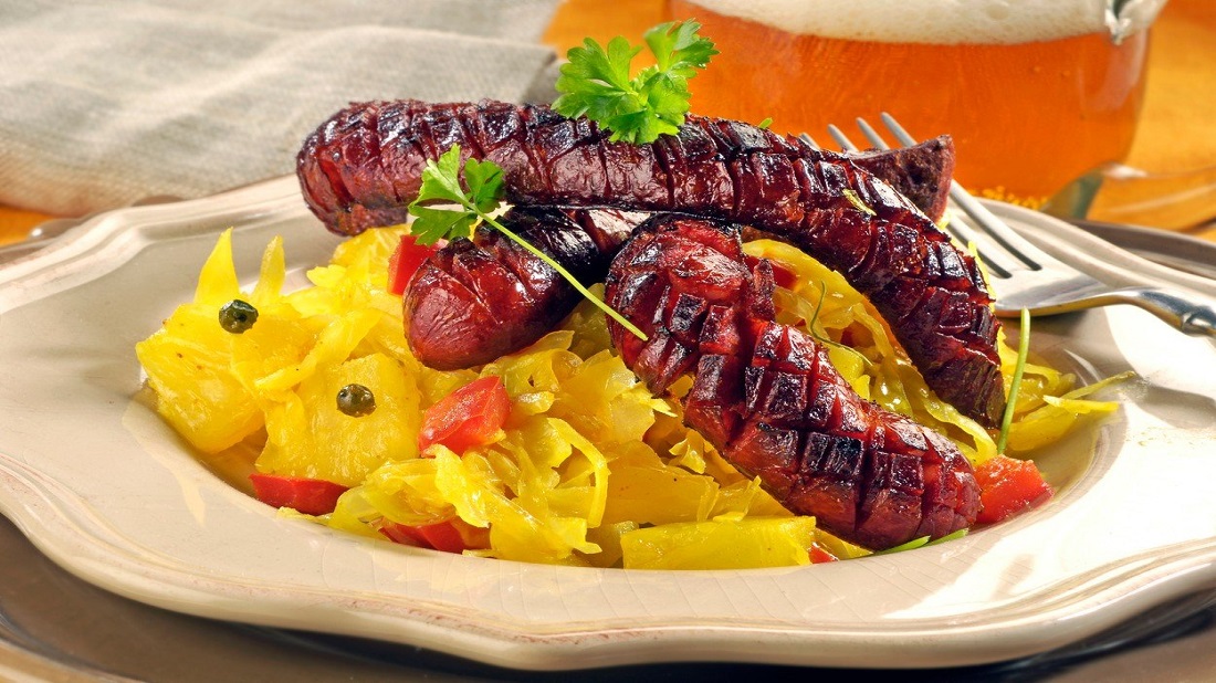 Piquant Cabbage with Sausage