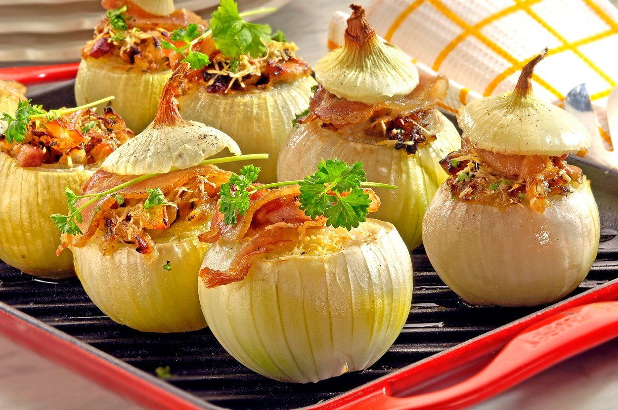 Onions Stuffed with Chicken Meat