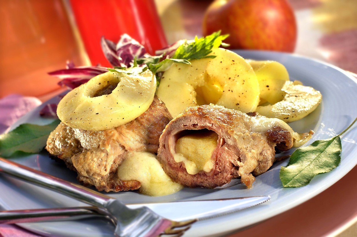 Pork Slices Stuffed with Apples and Cheese