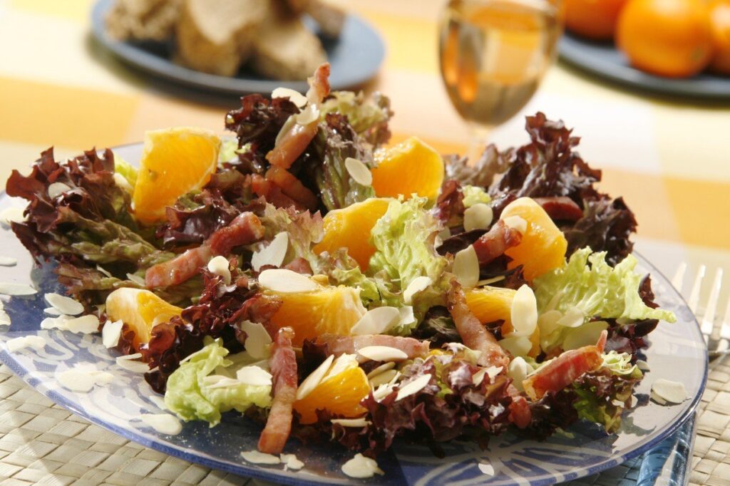 Salat s klementinkami a mandlemi