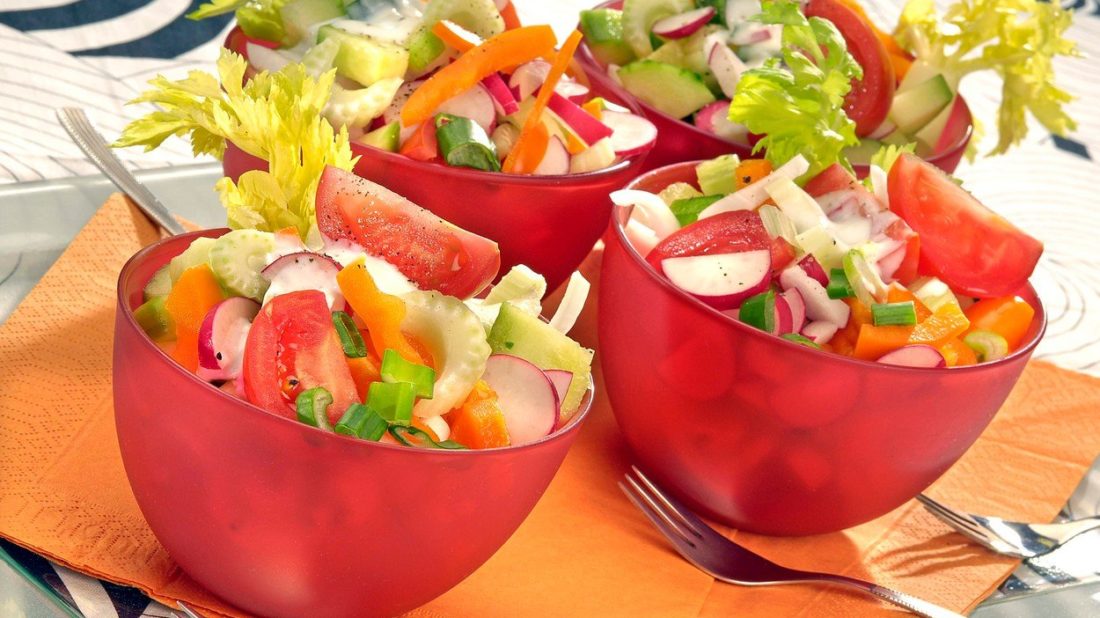 zeleninovy-salat-s-cesnekem-1100x618.jpg