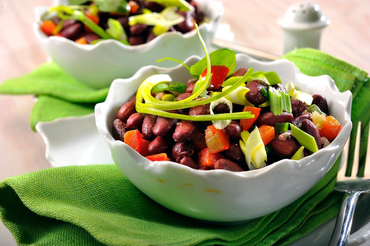 Bean salad with spring onion