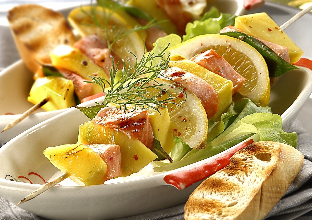 Skewers with Salmon and Mango
