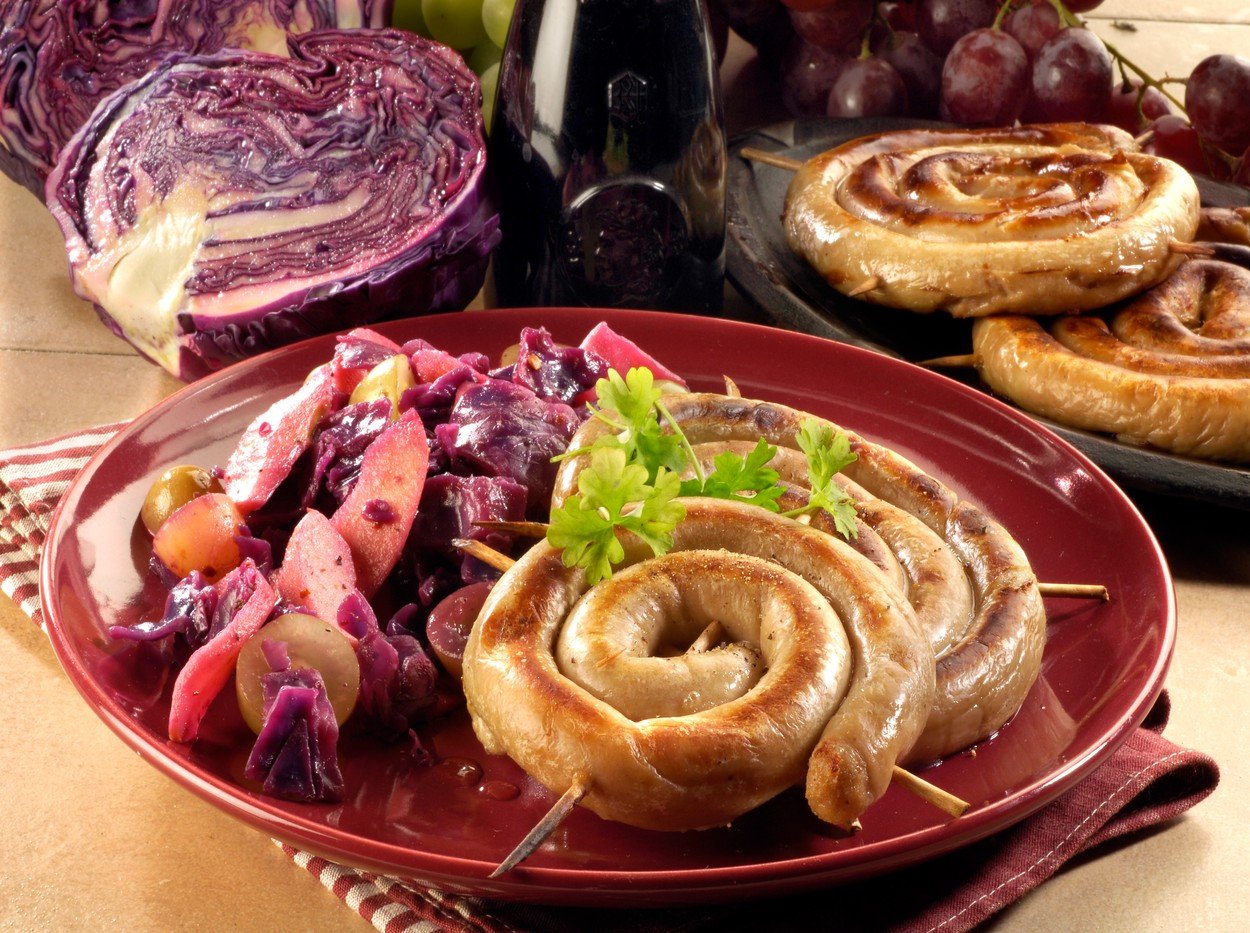 Wine White Pud Sausage with Red Cabbage