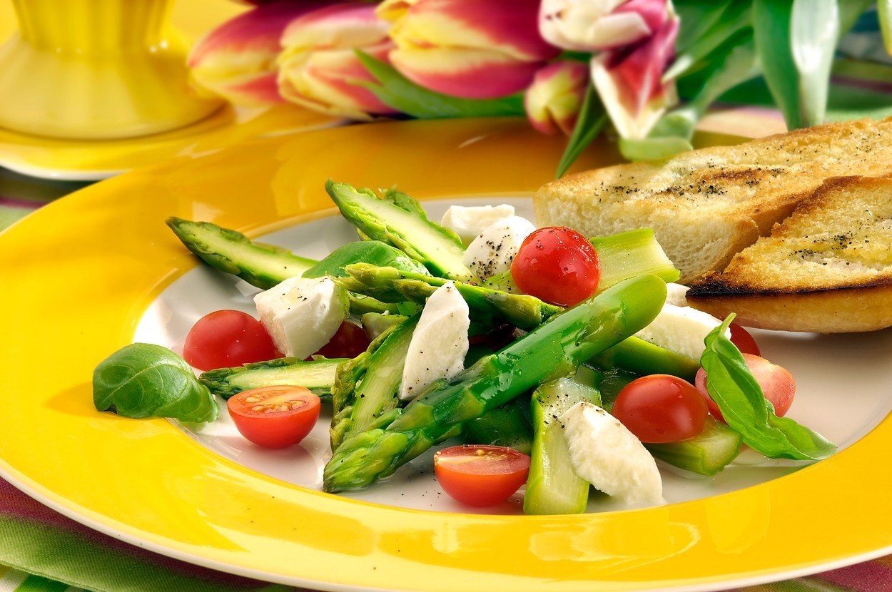 Asparagus Salad with Mozzarella