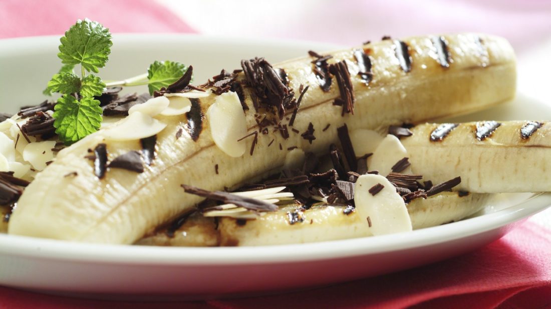 grilovany-banan-s-cokoladou-1100x618.jpg