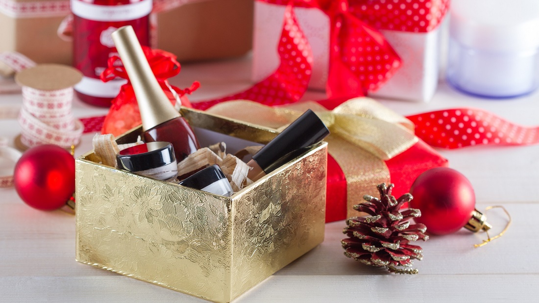 Cosmetics,Set,In,Christmas,Gift,Box