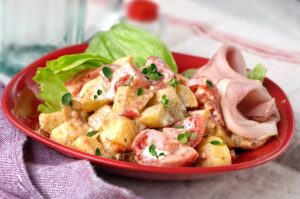 Provensalske brambory s rajcaty a smetanou